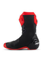 Alpinestars Supertech R LE Pecco Bagnaia Vented Boots, motocyklowe buty wyścigowe, czerwono-czarne, widok z boku, z licznymi perforacjami, czerwoną płytką goleniową TPU, wzmocnioną piętą i czerwoną podeszwą, aerodynamiczny design do wyścigów wyczynowych