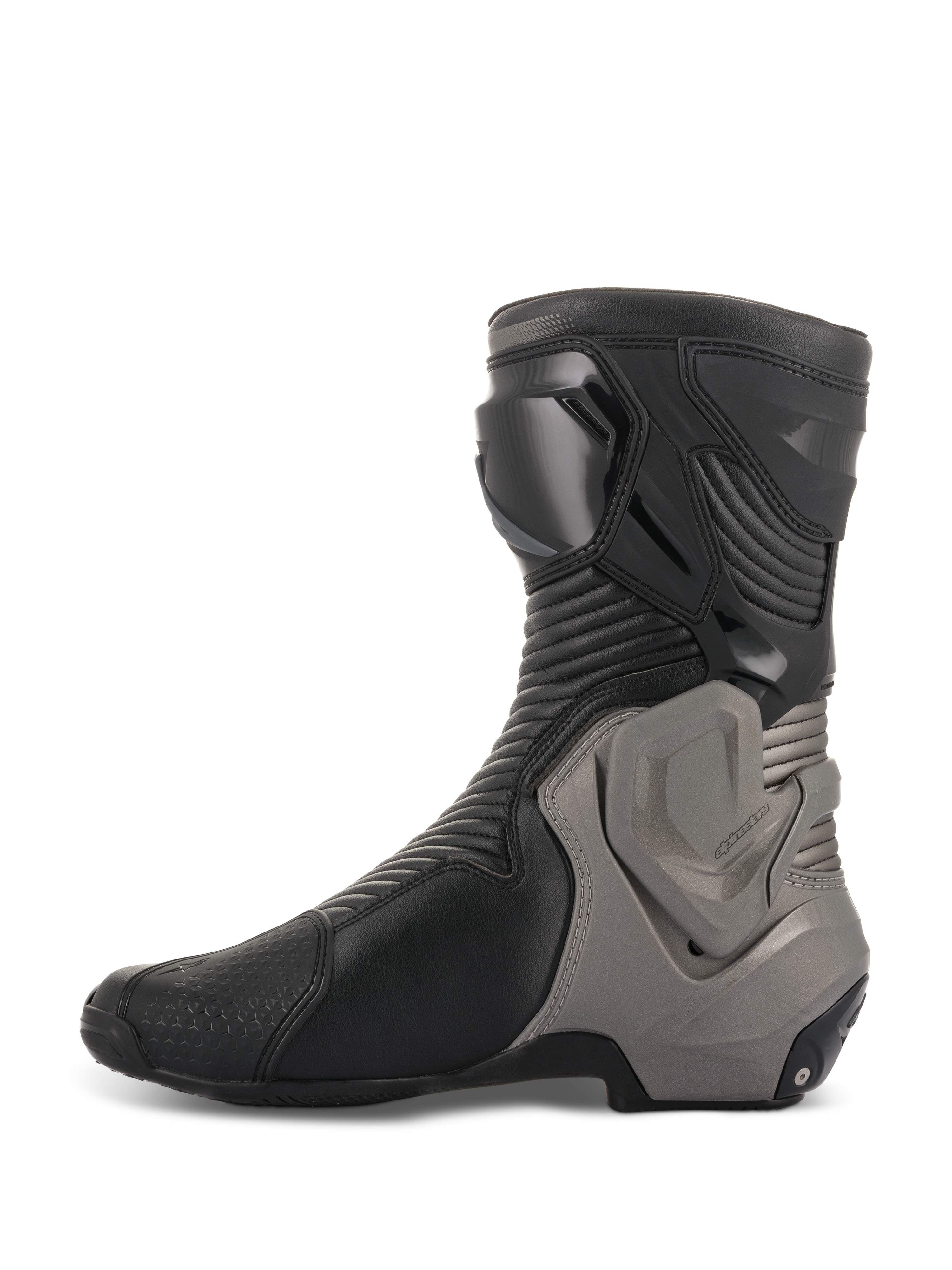 Buty Alpinestars SMX Plus V2, motocyklowe buty wyścigowe, czarno-ciemnoszare, profil boczny pokazujący cholewkę z mikrofibry z harmonijkowymi panelami elastycznymi oraz szarym systemem ochrony kostki Multi-Link Control