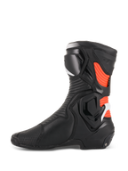 Alpinestars SMX Plus V2, męskie buty motocyklowe wyścigowe, czarne i czerwone fluo, widok z boku z ochraniaczami TPU.