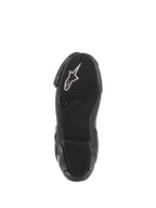 Alpinestars SMX Plus V2, buty wyścigowe, czarna teksturowana gumowa podeszwa z białym logo i wzorem o wysokiej przyczepności.