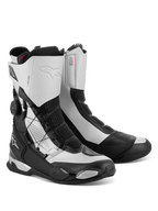 Buty Alpinestars SP-X BOA, średniej wysokości motocyklowe buty sportowo-turystyczne, czarno-srebrne, wyposażone w boczny system dopasowania BOA, panele z siatki Rideknit oraz ochronę pięty i palców z TPU, smukły sportowy design z logo Alpinestars
