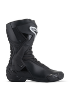 Buty Alpinestars SMX-6 V3, czarne motocyklowe buty wyścigowe, widok z profilu, cholewka z mikrofibry z bocznym wzmocnieniem kostki TPU i ochroną goleni, białe logo Alpinestars na goleni, wymienny ślizgacz, wyczynowe sportowe obuwie motocyklowe