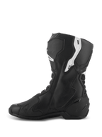 Alpinestars Stella SMX-6 V3, damskie sportowe buty motocyklowe, czarno-białe, widok od strony przyśrodkowej, ergonomiczna cholewka z mikrofibry, ochrona goleni i kostki z TPU, elastyczne strefy z siatki, opływowy design na tor i ulicę