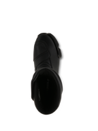 Buty Alpinestars SMX S, czarne buty motocyklowe, widok z góry na otwór wewnętrzny, całkowicie czarna konstrukcja z mikrofibry ze wzmocnioną nakładką do zmiany biegów i ergonomiczną konstrukcją ochronną