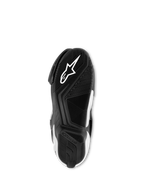 Buty Alpinestars SMX S, czarno-białe, widok od spodu na podeszwę z ekskluzywnej mieszanki gumy, z białym logo Astar i teksturowanym wzorem bieżnika dla przyczepności i wsparcia.