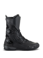 Buty Alpinestars SP-X BOA Drystar, buty motocyklowe turystyczne, czarne i ciemnoszare, profil boczny ukazujący system BOA Speed Lace i oznaczenie Drystar, wodoodporna konstrukcja o średniej wysokości ze wzmocnieniami z siatki mesh i TPU