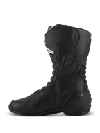 Buty Alpinestars SMX-6 V3 Drystar®, czarne wyczynowe buty motocyklowe, profil boczny ukazujący wysoką konstrukcję z mikrofibry, ochronne panele TPU i logo Drystar