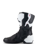 Buty Alpinestars Stella SMX-6 V3 Drystar®, damskie buty motocyklowe, biało-czarne, widok od strony przyśrodkowej z wytłoczonym logo Drystar, białe ochraniacze goleni i pięty z TPU, cholewka z czarnej mikrofibry do jazdy torowej i ulicznej