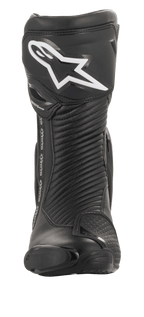 Buty Alpinestars SMX Plus V2 GORE-TEX, motocyklowe buty wyścigowe, czarno-srebrne, widok z przodu z białym logo Alpinestars na ochraniaczu goleni, elastyczne panele akordeonowe i ochronny slider palców.