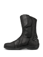 Alpinestars Web GORE-TEX Boots, turystyczne buty motocyklowe, czarne, widok z boku prezentujący skórzaną konstrukcję, boczny system wkładania z dużą klapą zapięcia oraz tylne harmonijkowe strefy elastyczne dla lepszej manewrowości.