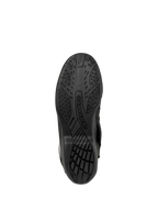 Buty Alpinestars Web GORE-TEX, motocyklowe buty turystyczne, czarne, widok podeszwy od dołu z teksturowanym gumowym bieżnikiem zapewniającym przyczepność oraz brandingiem Alpinestars