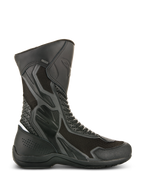 Buty Alpinestars Air Plus V2 GORE-TEX, czarne motocyklowe buty turystyczne, widok z boku ukazujący konstrukcję z wentylowanej siatki i perforowanej skóry, wodoodporna i oddychająca konstrukcja, wzmocnione strefy ochronne, solidna gumowa podeszwa, detal z logo GORE-TEX