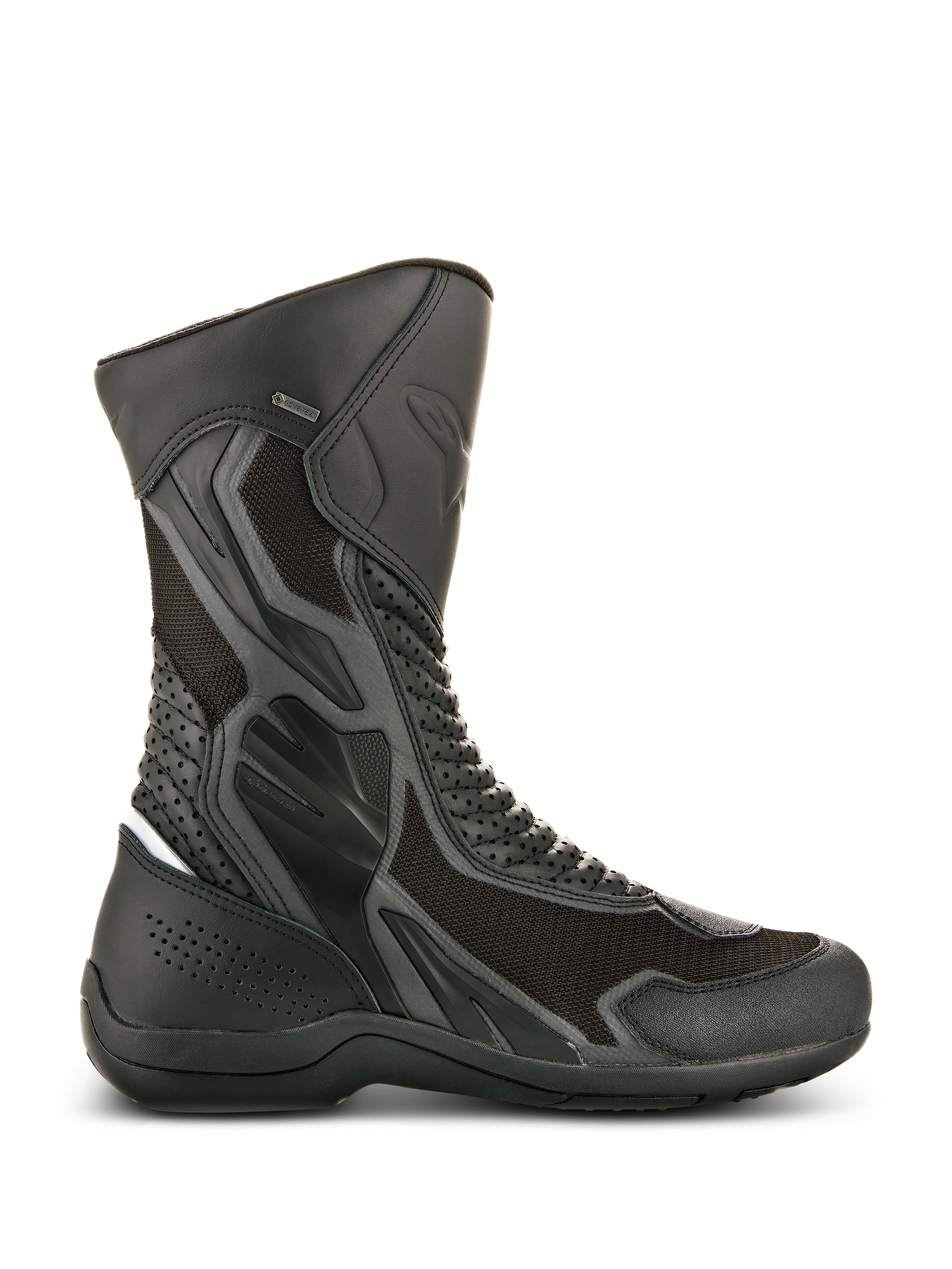 Buty Alpinestars Air Plus V2 GORE-TEX, czarne motocyklowe buty turystyczne, widok z boku ukazujący konstrukcję z wentylowanej siatki i perforowanej skóry, wodoodporna i oddychająca konstrukcja, wzmocnione strefy ochronne, solidna gumowa podeszwa, detal z logo GORE-TEX
