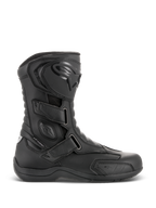 Buty Alpinestars Radon Drystar®, czarne wodoodporne motocyklowe buty turystyczne, widok z boku, trzy regulowane paski na rzepy, ochronna płytka goleni TPU z logo Alpinestars, wzmocniona ochrona kostki i wytrzymała wulkanizowana podeszwa.