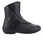 Alpinestars Ridge V2 Waterproof Boot, buty motocyklowe turystyczne, widok z boku, czarne, wytrzymała konstrukcja z mikrofibry z perforowanymi panelami, szerokie zapięcie na rzep, harmonijkowe strefy elastyczne przy kostce, wodoodporny design do jazdy szosowej w każdą pogodę