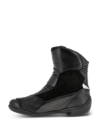 Alpinestars Stella Valencia Waterproof Boots, damskie buty motocyklowe, czarne, widok z boku, wielopanelowa konstrukcja ze skóry i zamszu, przednie i tylne strefy harmonijkowe, niskie buty turystyczne