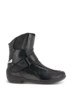 Alpinestars Stella Valencia Waterproof Boots, damskie motocyklowe buty turystyczne, czarne, widok z boku, skórzana konstrukcja z przednimi i tylnymi harmonijkowymi strefami elastycznymi, pasek z klamrą na podbiciu i teksturowana gumowa podeszwa