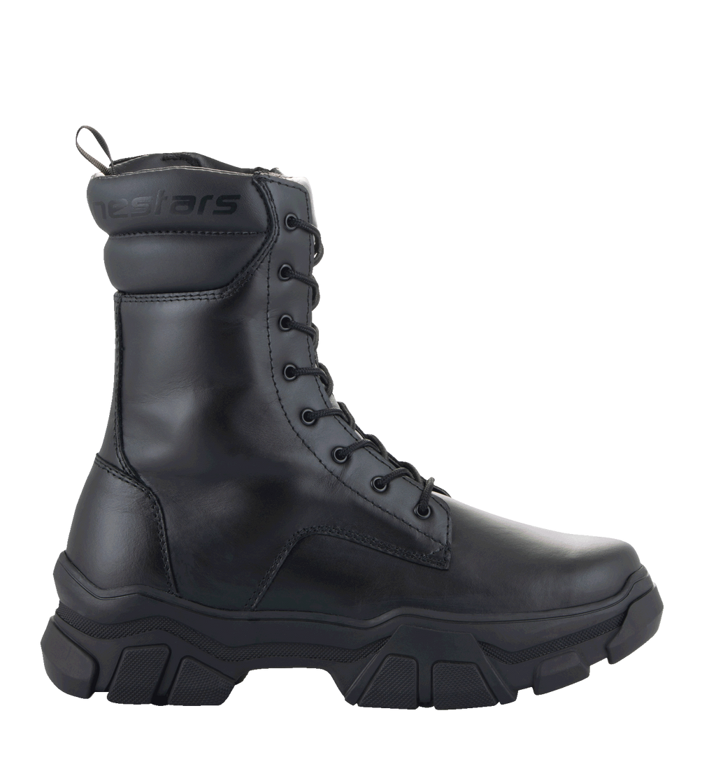 Damskie buty Alpinestars Ava, miejskie buty motocyklowe, czarne, widok z boku, gruba podwyższona gumowa podeszwa, konstrukcja ze skóry pełnoziarnistej, sznurowane zapięcie, design inspirowany stylem użytkowym do jazdy i chodzenia