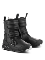 Alpinestars Women Stella RT-7 Touring Drystar® Boots, czarne, wodoodporne motocyklowe buty turystyczne z trzema paskami na rzep, podwójnym zamkiem błyskawicznym i wytrzymałą podeszwą zewnętrzną z białymi akcentami.