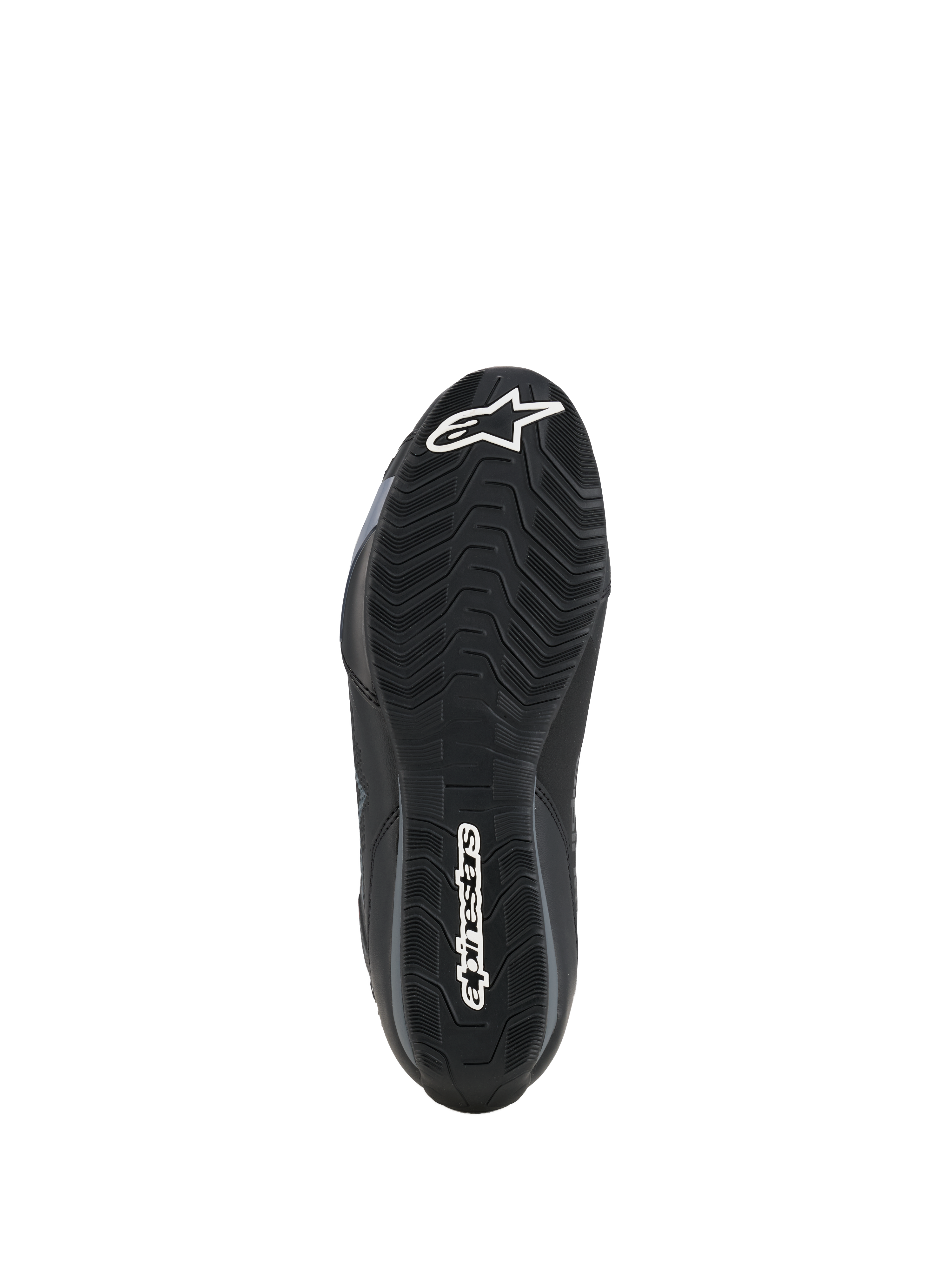 Buty Alpinestars Celer, widok podeszwy, czarna olejoodporna mieszanka gumowa z teksturowanym falistym wzorem, białe logo Alpinestars na palcach i pięcie, zaprojektowane dla przyczepności do podnóżków motocyklowych