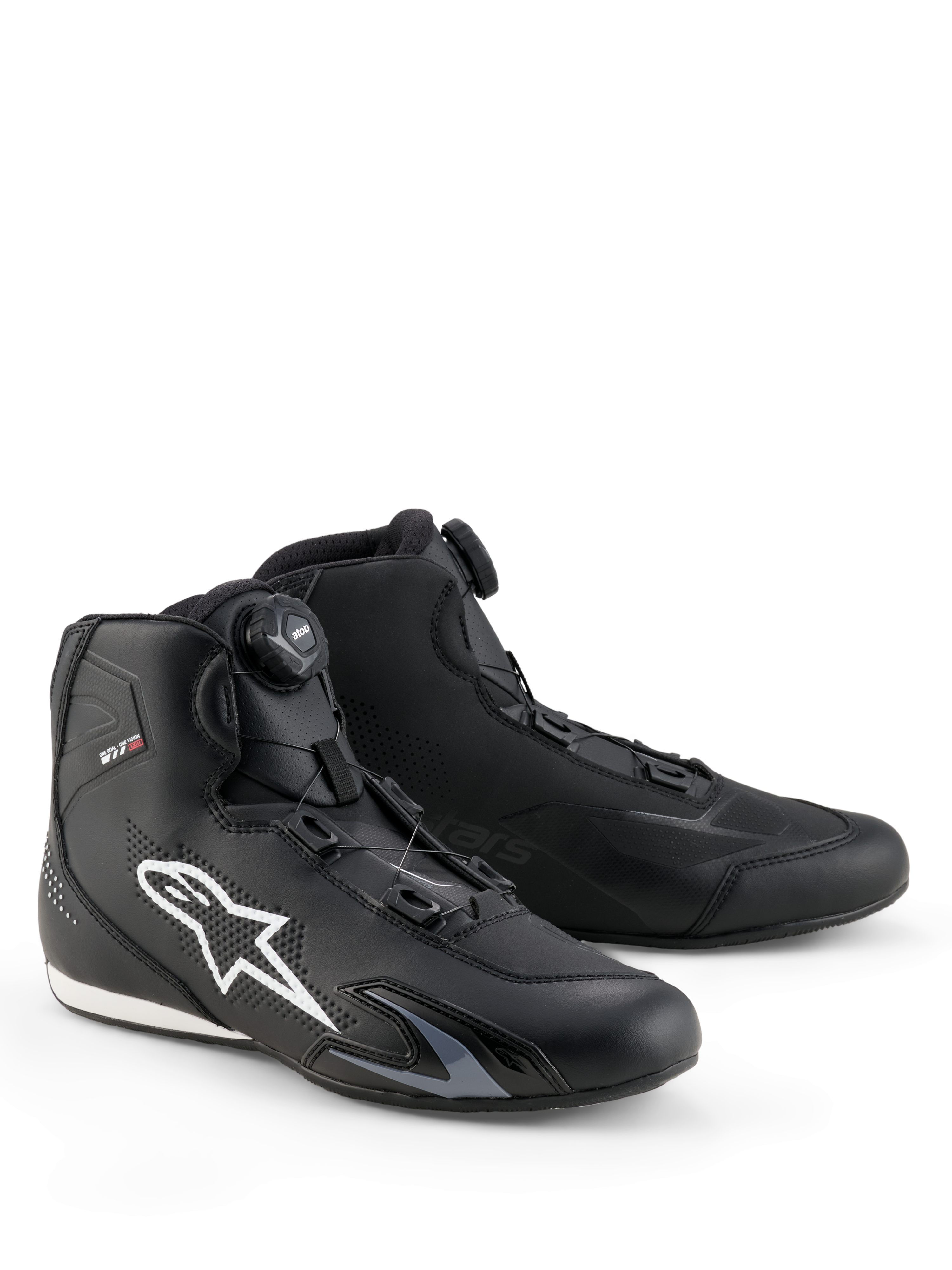 Buty Alpinestars Celer, buty motocyklowe, czarno-białe, wyposażone w pokrętło systemu zamykania Rotor, duże białe logo Astar z boku, smukła konstrukcja z technicznej mikrofibry do sportowej jazdy ulicznej