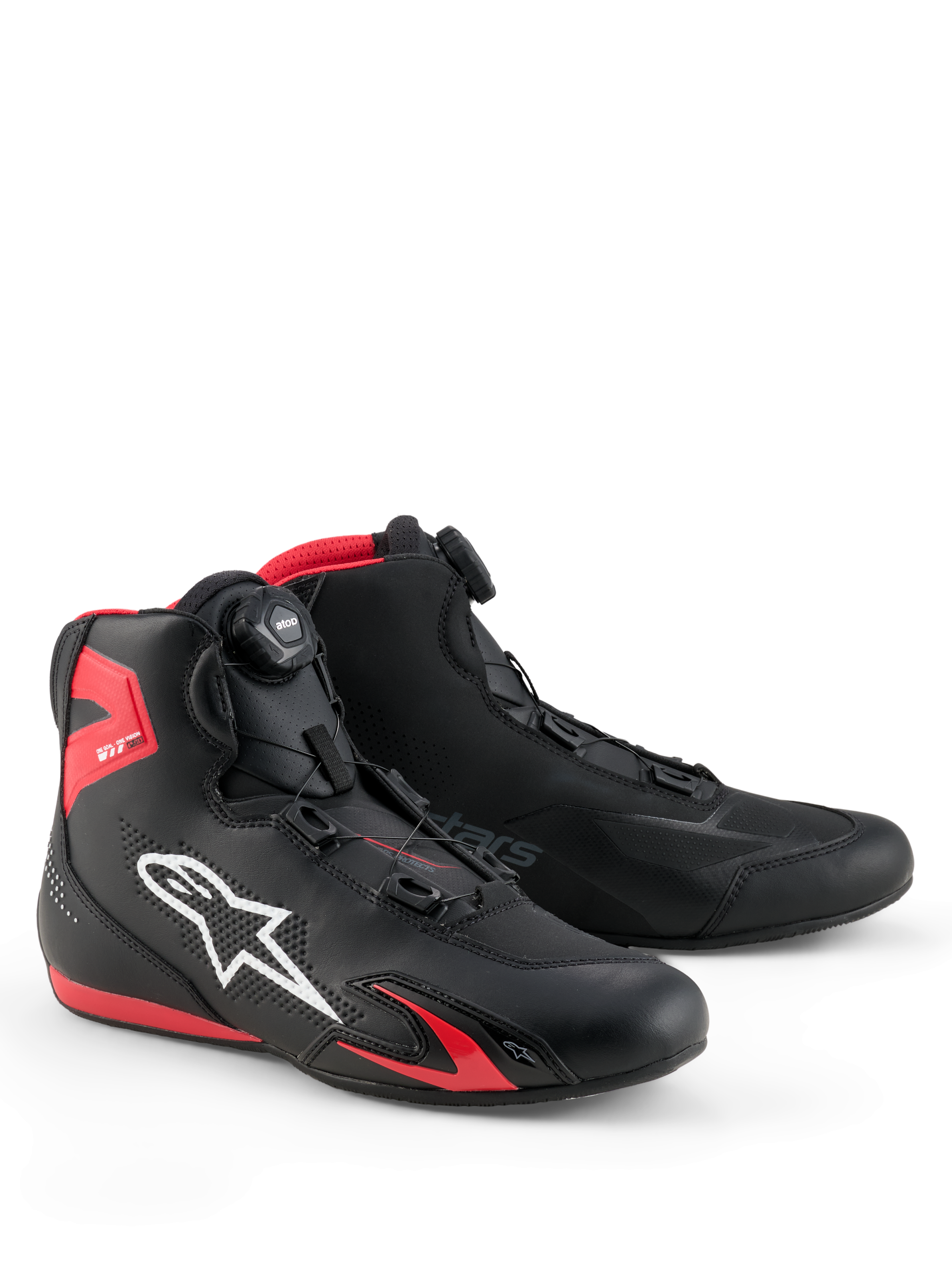 Buty Alpinestars Celer, buty motocyklowe, czarne z jaskrawoczerwonymi akcentami, białe logo Astars, mikrometryczny system zapięcia z pokrętłem, konstrukcja z technicznej mikrofibry z czerwonymi akcentami z TPU, opływowy sportowy design do jazdy wyścigowej i ulicznej