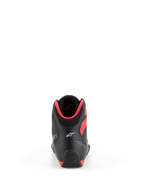 Alpinestars Celer Shoes, buty motocyklowe, czarno-jaskrawoczerwone, widok z tyłu pokazujący białe logo Astar na pięcie i jaskrawoczerwoną wyściółkę kołnierza, smukły sportowy design