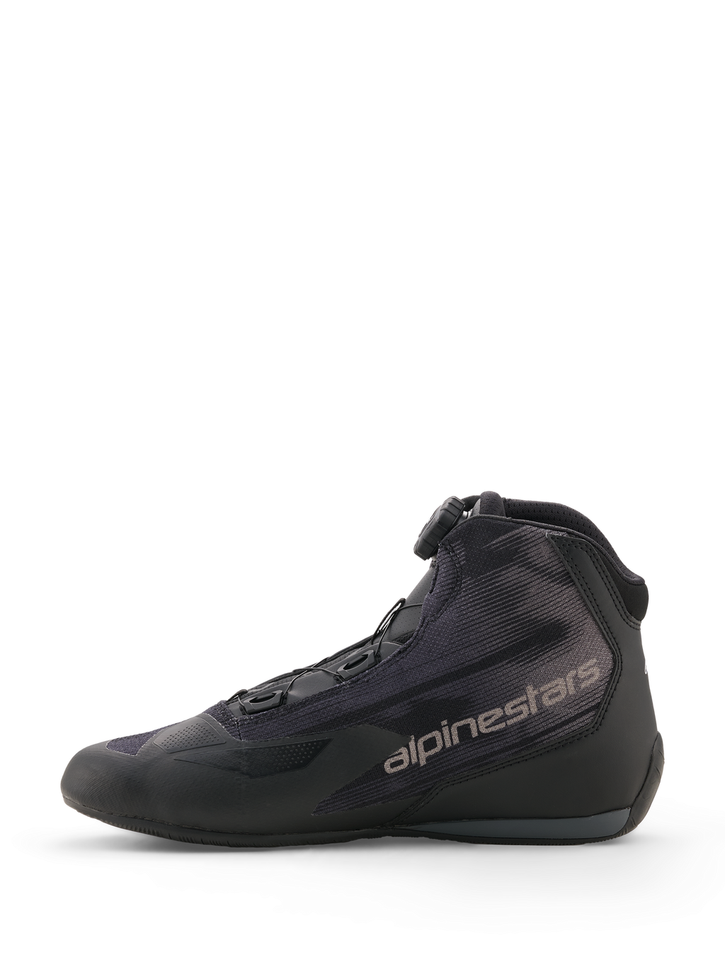 Buty Alpinestars Celer Superair, czarne i ciemnoszare, sportowe buty motocyklowe, widok z boku prezentujący tekstylną cholewkę o wysokim przepływie powietrza, pokrętło systemu zamykania Rotor i szare logo Alpinestars z boku.