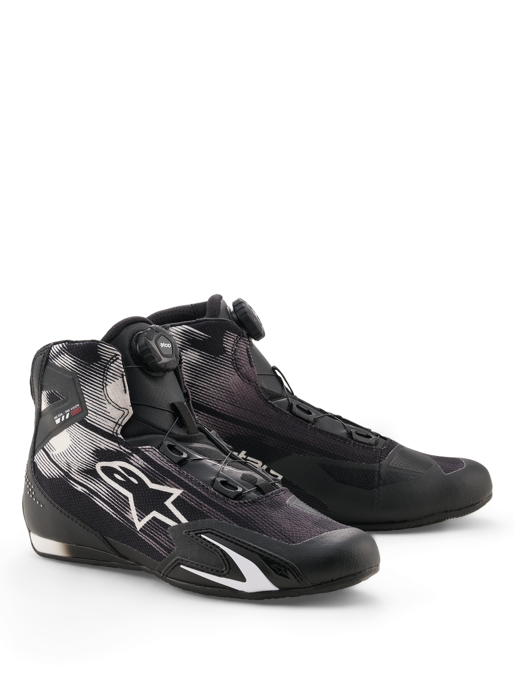 Buty Alpinestars Celer Superair, buty motocyklowe, czarno-białe, z systemem zamykania Rotor obsługiwanym pokrętłem na języku, białym logo gwiazdy na oddychającej tekstylnej cholewce i sportowym, niskoprofilowym designem.