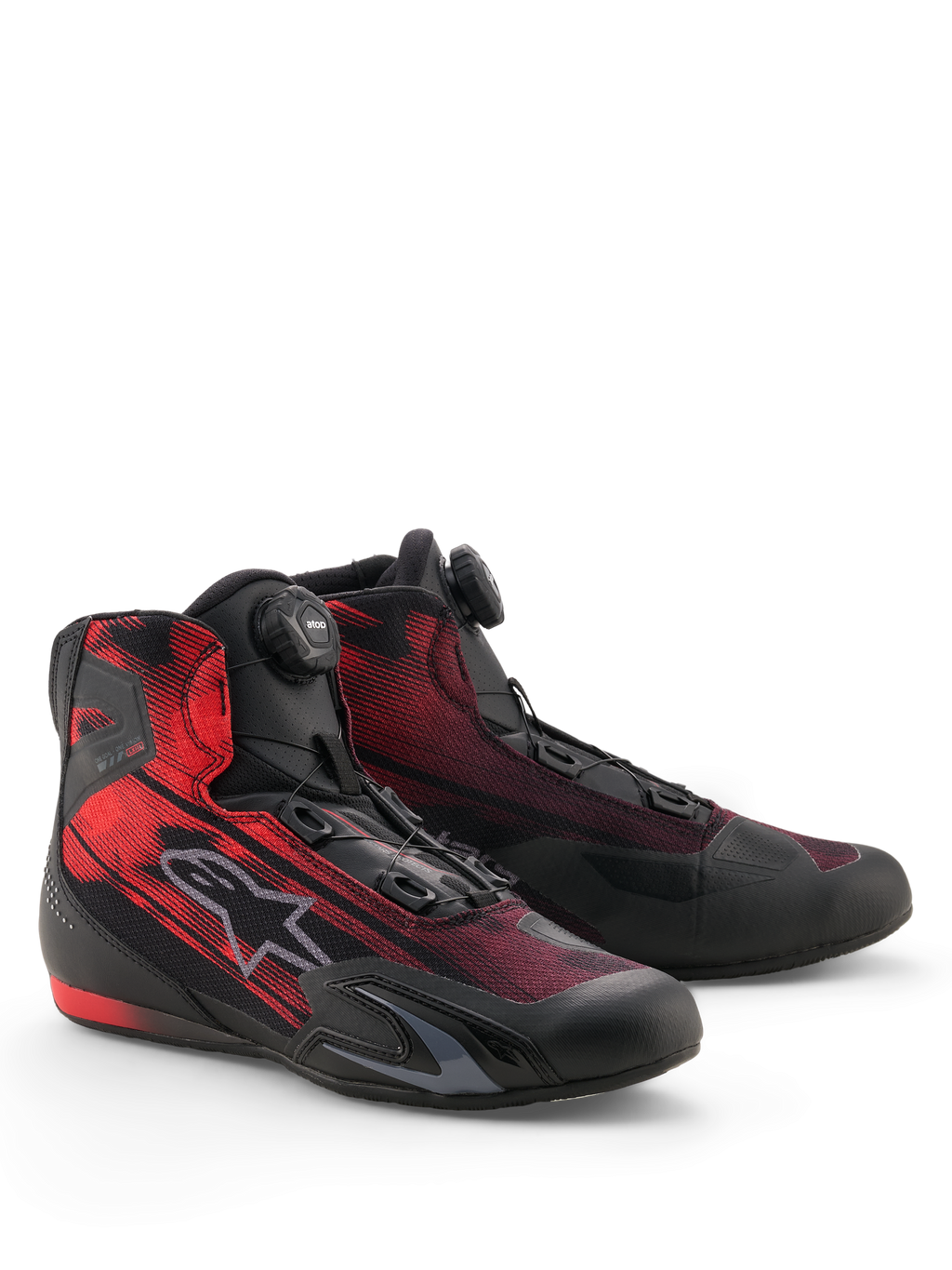 Buty Alpinestars Celer Superair, sportowe buty motocyklowe, czarno-jaskrawoczerwone, wyposażone w system zamykania Alpinestars Rotor i oddychającą tekstylną cholewkę airflow, smukły design ze wzmocnieniami TPU i teksturowaną przyczepną podeszwą