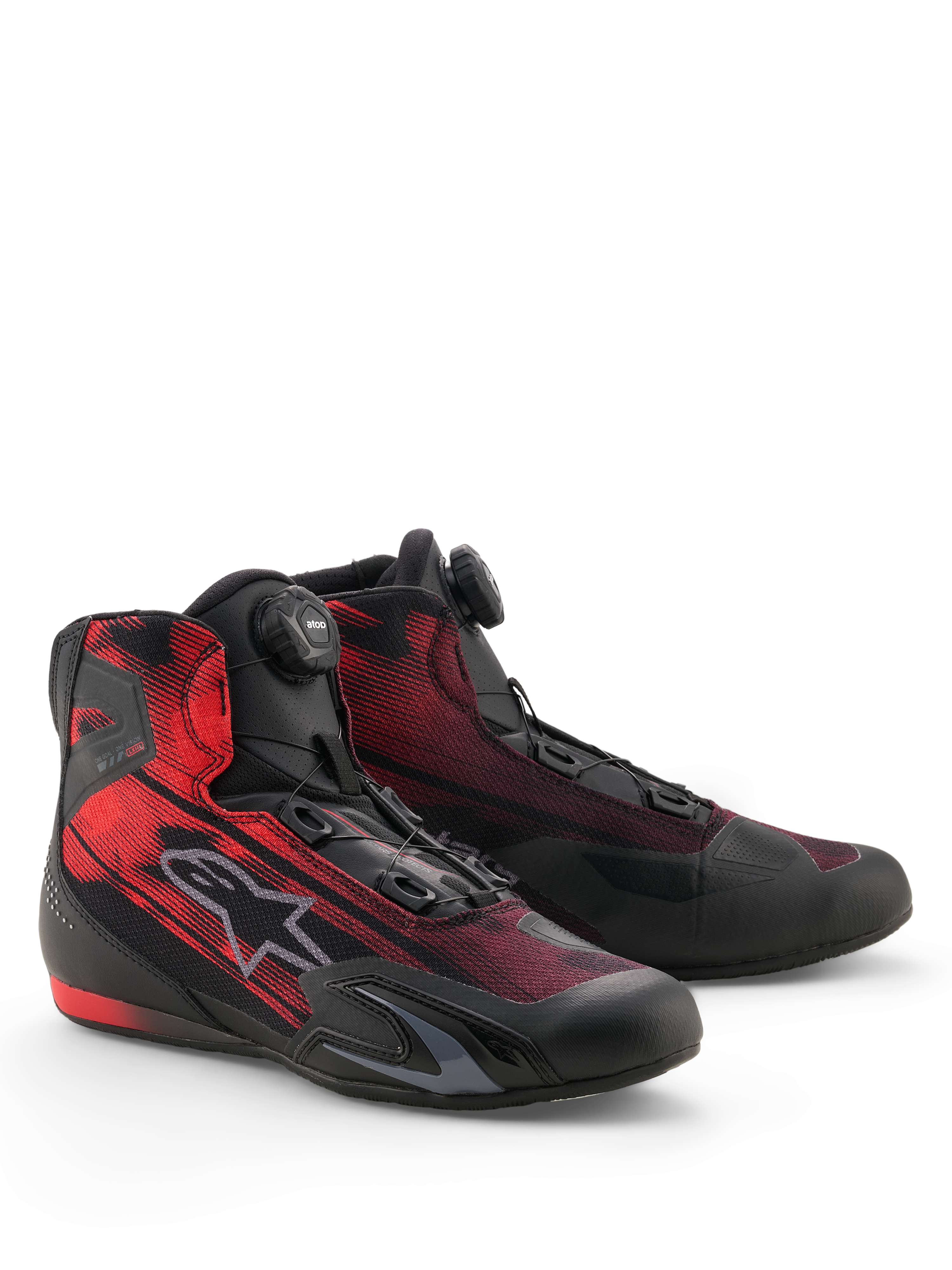 Buty Alpinestars Celer Superair, sportowe buty motocyklowe, czarno-jaskrawoczerwone, wyposażone w system zamykania Alpinestars Rotor i oddychającą tekstylną cholewkę airflow, smukły design ze wzmocnieniami TPU i teksturowaną przyczepną podeszwą