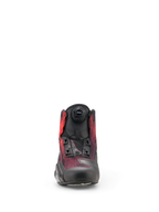 Alpinestars Celer Superair Shoes, buty motocyklowe, czarne z jaskrawoczerwonymi akcentami, widok z przodu z pokrętłem systemu zapięcia Rotor oraz oddychającą tekstylną cholewką z ochronnymi wzmocnieniami