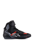 Buty Alpinestars Faster-3 Rideknit, motocyklowe buty typu sneakers, czarne z szarymi i jaskrawoczerwonymi akcentami, wysoka cholewka z białym logo gwiazdy, oddychająca konstrukcja z dzianiny, pasek na kostce, szare teksturowane panele, czarno-szara podeszwa
