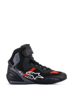 Buty Alpinestars Faster-3 Rideknit, motocyklowe buty typu sneakers, czarne z szarymi i jaskrawoczerwonymi akcentami, wysoka cholewka z białym logo gwiazdy, oddychająca konstrukcja z dzianiny, pasek na kostce, szare teksturowane panele, czarno-szara podeszwa