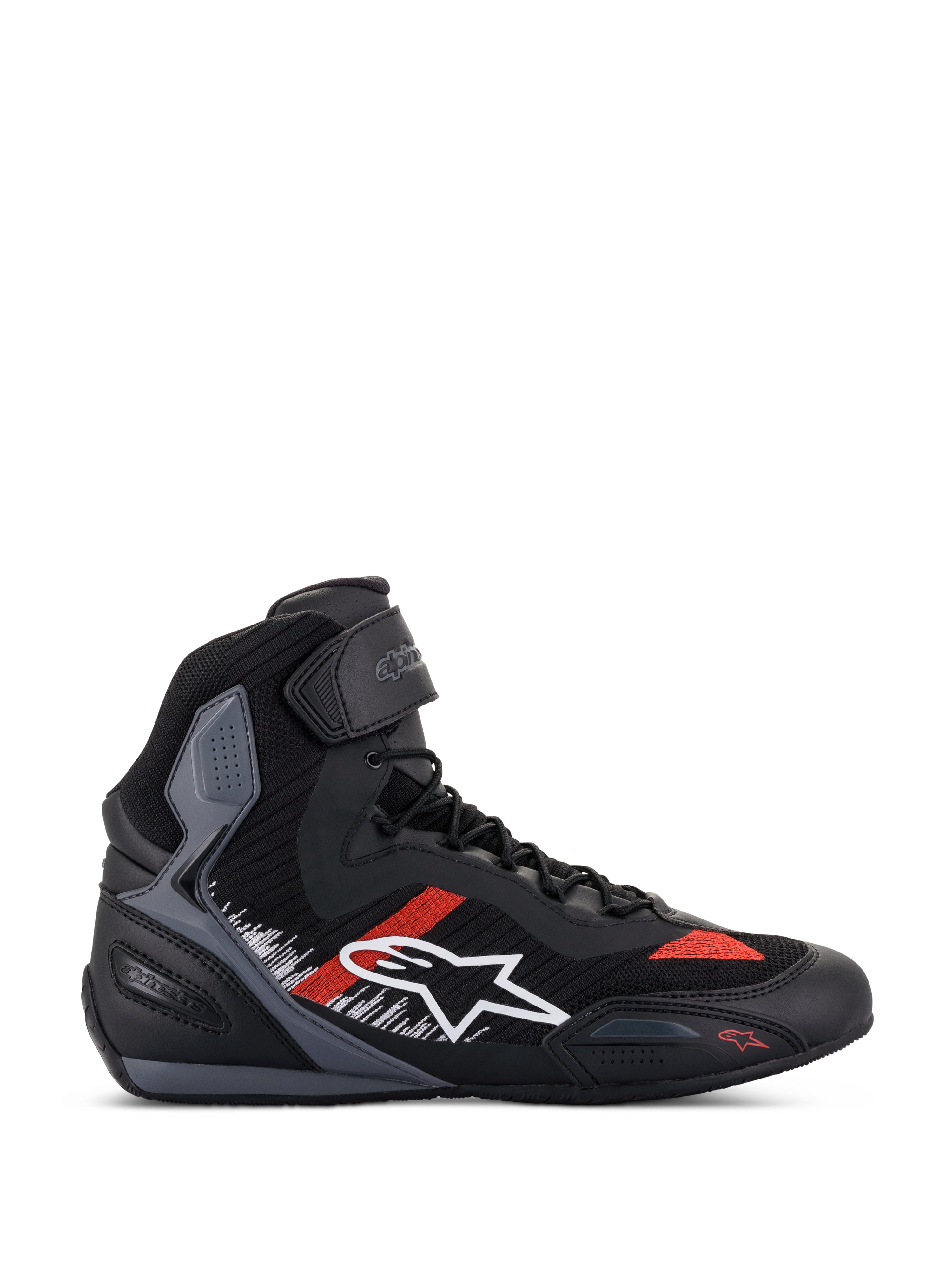 Buty Alpinestars Faster-3 Rideknit, motocyklowe buty typu sneakers, czarne z szarymi i jaskrawoczerwonymi akcentami, wysoka cholewka z białym logo gwiazdy, oddychająca konstrukcja z dzianiny, pasek na kostce, szare teksturowane panele, czarno-szara podeszwa