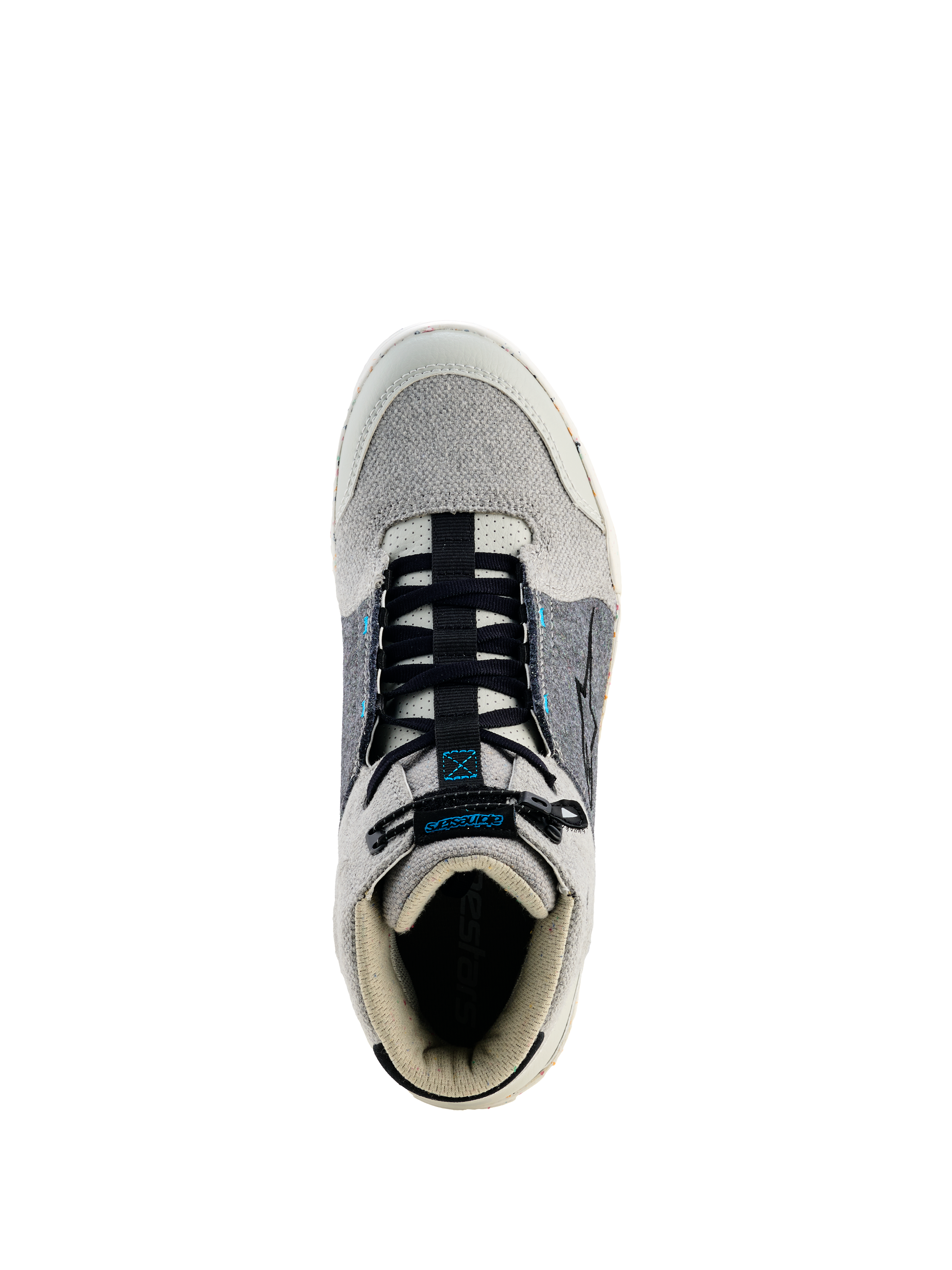Buty Alpinestars Circal Riding Shoes, miejskie buty motocyklowe, szare i czarne z niebieskimi akcentami Methyl Blue, widok z góry pokazujący czarne elastyczne sznurowadła, jasnoszary płócienny nosek i kołnierz, ciemnoszare panele boczne z błękitnymi detalami, ochronne i ekologiczne obuwie miejskie