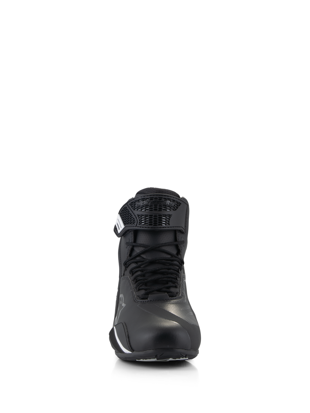 Buty Alpinestars Faster-4, buty motocyklowe, czarne, widok z przodu prezentujący tradycyjne sznurowanie i pasek na rzep, cholewka z zaawansowanej mikrofibry ze wzmocnieniami ochronnymi, techniczne obuwie do jazdy szosowej
