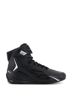 Buty Alpinestars Faster-4, czarne wysokie buty motocyklowe, profil boczny, czarne z białymi akcentami, sznurowane z paskiem na rzep, sportowy design z wyściełanym kołnierzem i ochroną TPU