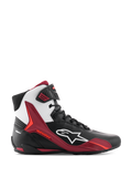 Buty Alpinestars Faster-4, wysokie buty motocyklowe, czarne z białymi i ciemnoczerwonymi elementami, widok z profilu z białym logo Alpinestars i czerwonymi panelami wspierającymi TPU, sznurowany fason w sportowym stylu wyścigowym, wytrzymała konstrukcja z mikrofibry.