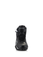 Buty Alpinestars Stella Faster-4, damskie buty motocyklowe, czarne, widok z przodu, wyposażone w sznurowadła i regulowany pasek na rzep z logo Alpinestars, techniczne obuwie szosowe o lekkiej konstrukcji z mikrowłókna