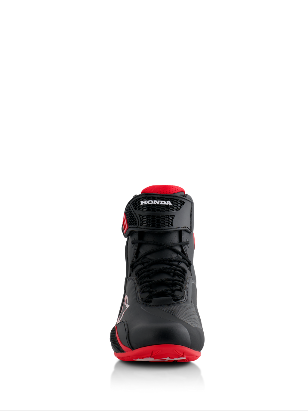Buty Alpinestars Honda Faster-4, czarno-czerwone, widok z przodu, bezszwowa konstrukcja z mikrofibry, sznurowane zapięcie i regulowany pasek na kostkę z brandingiem Honda