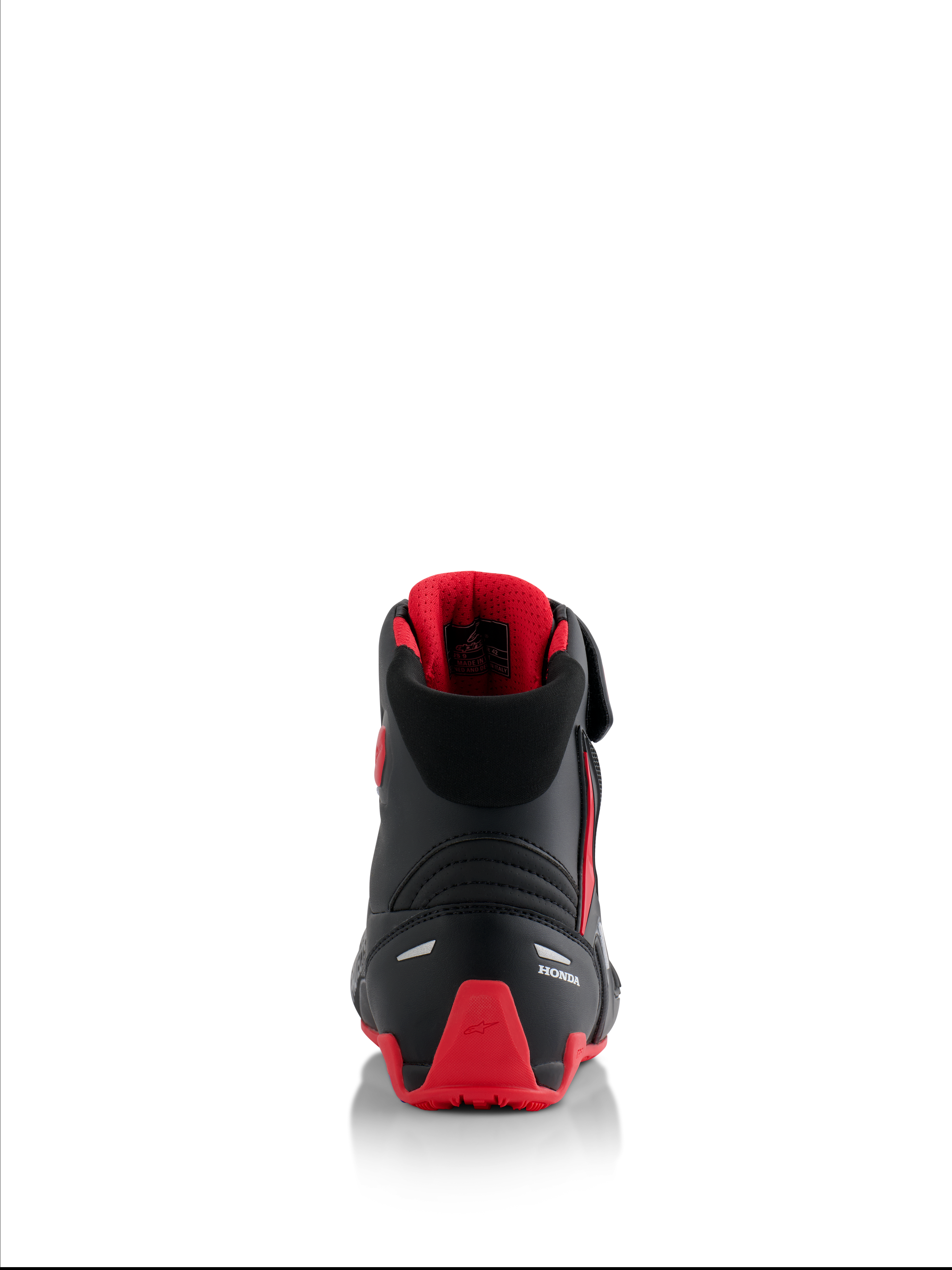 Alpinestars Honda Faster-4 Shoes, buty motocyklowe, czarno-czerwone, widok z tyłu ukazujący białe logo Honda i czerwony ochraniacz pięty TPU, wyściełany kołnierz z czerwoną podszewką z siatki, odblaskowe akcenty dla bezpieczeństwa
