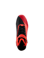 Buty Alpinestars MM93 Faster-4, buty motocyklowe, fluorescencyjne czerwone, jasnoczerwone i czarne, widok z góry przedstawiający czarne sznurowadła i czerwony pasek na rzep, asymetryczna konstrukcja palców i wyściełane wnętrze do jazdy sportowej.