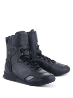 Alpinestars Superfaster Shoes, czarne wysokie buty motocyklowe, system szybkiego sznurowania, wzmocniona ochrona kostki i pięty, smukła konstrukcja z mikrofibry do jazdy szosowej
