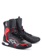 Alpinestars Superfaster Shoes, buty motocyklowe, czarne, jaskrawoczerwone i białe, wysoka konstrukcja z systemem szybkiego sznurowania, wzmocniona ochrona kostki i pięty, logo Alpinestars i konstrukcja z technicznej mikrofibry