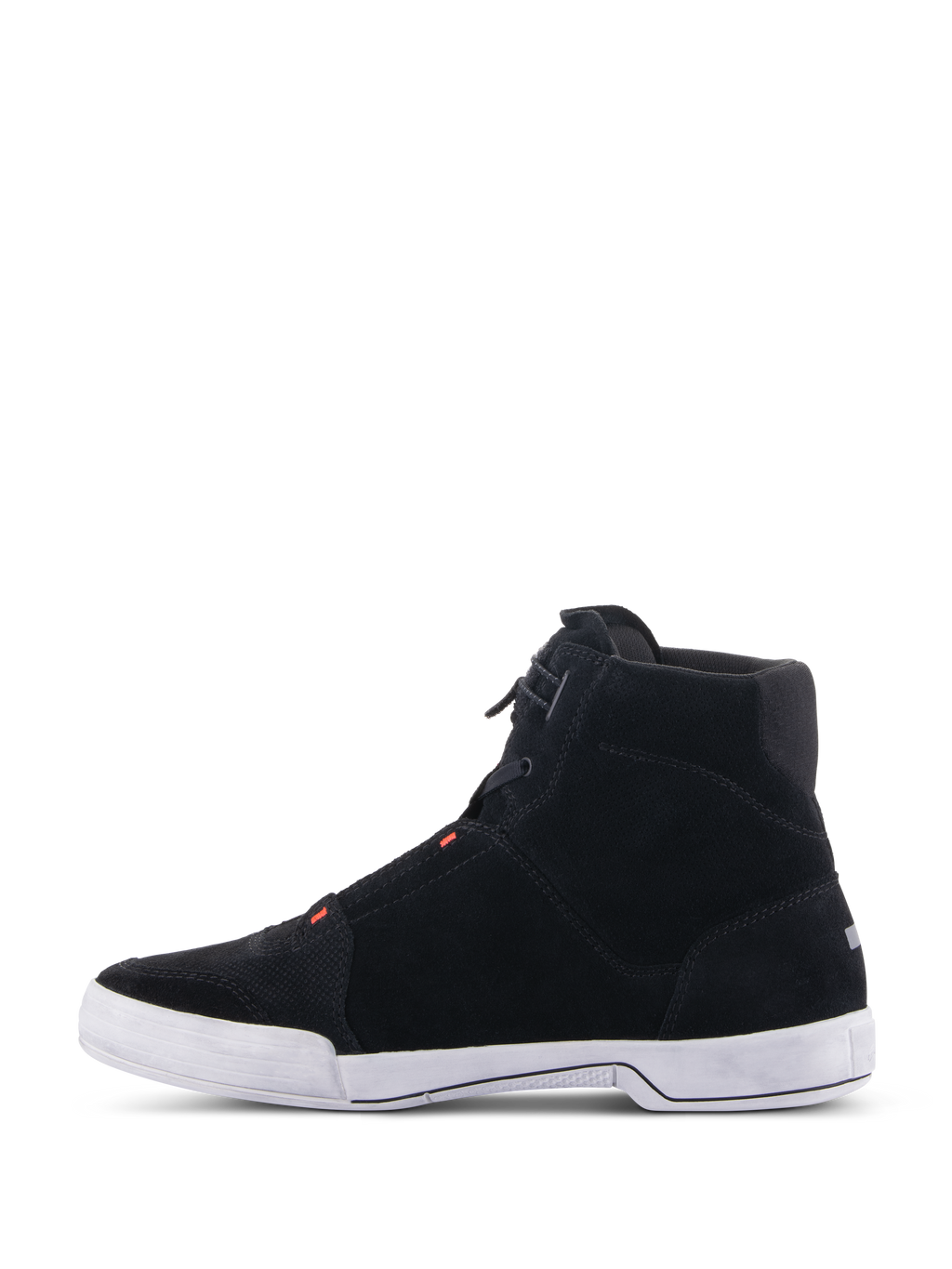 Alpinestars Chrome Shoes, motocyklowe buty do jazdy, czarne i ciemnoszare z czerwonymi akcentami fluo, widok z boku, zamszowa konstrukcja i biała gumowa podeszwa, miejski fason sneakersów