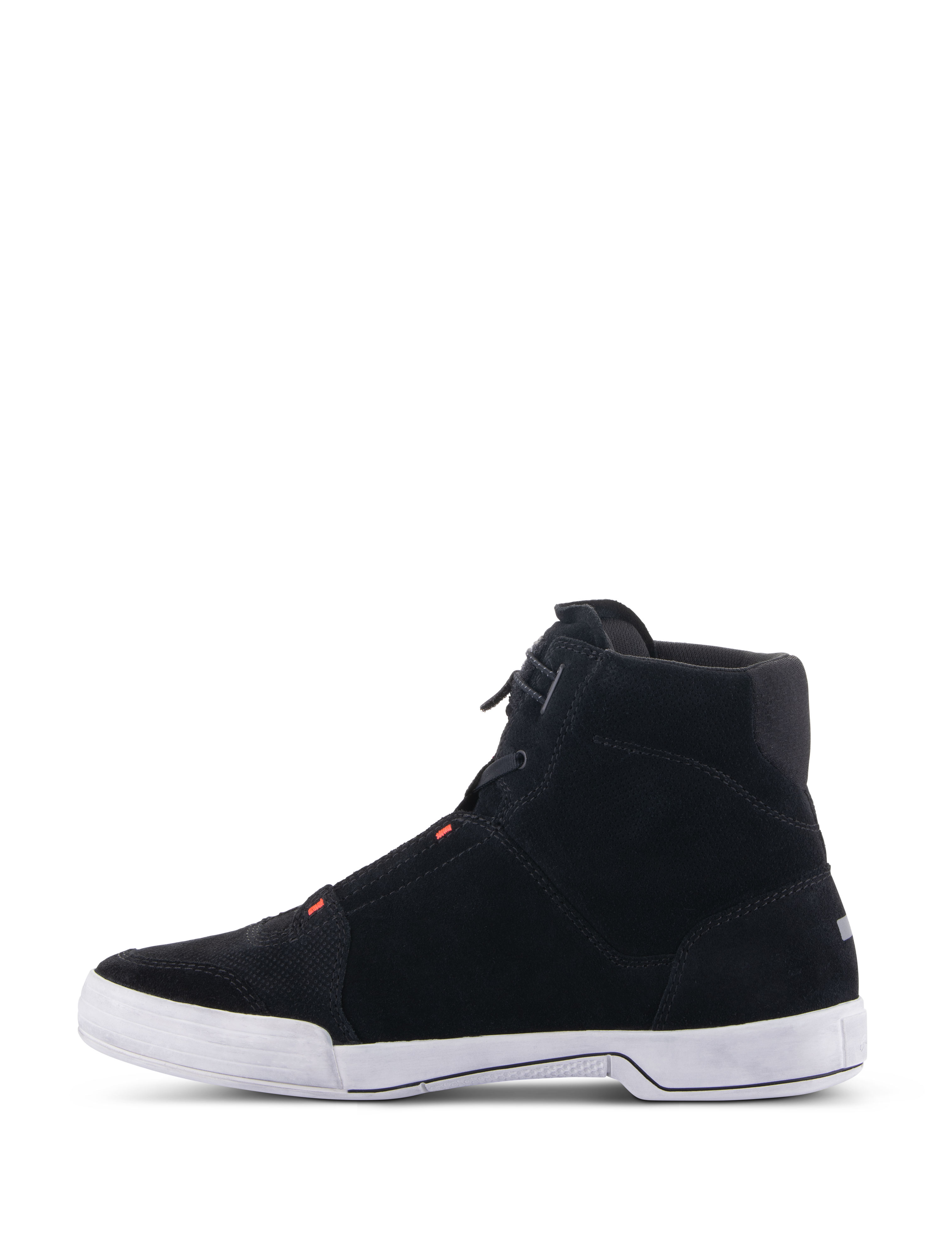 Alpinestars Chrome Shoes, motocyklowe buty do jazdy, czarne i ciemnoszare z czerwonymi akcentami fluo, widok z boku, zamszowa konstrukcja i biała gumowa podeszwa, miejski fason sneakersów