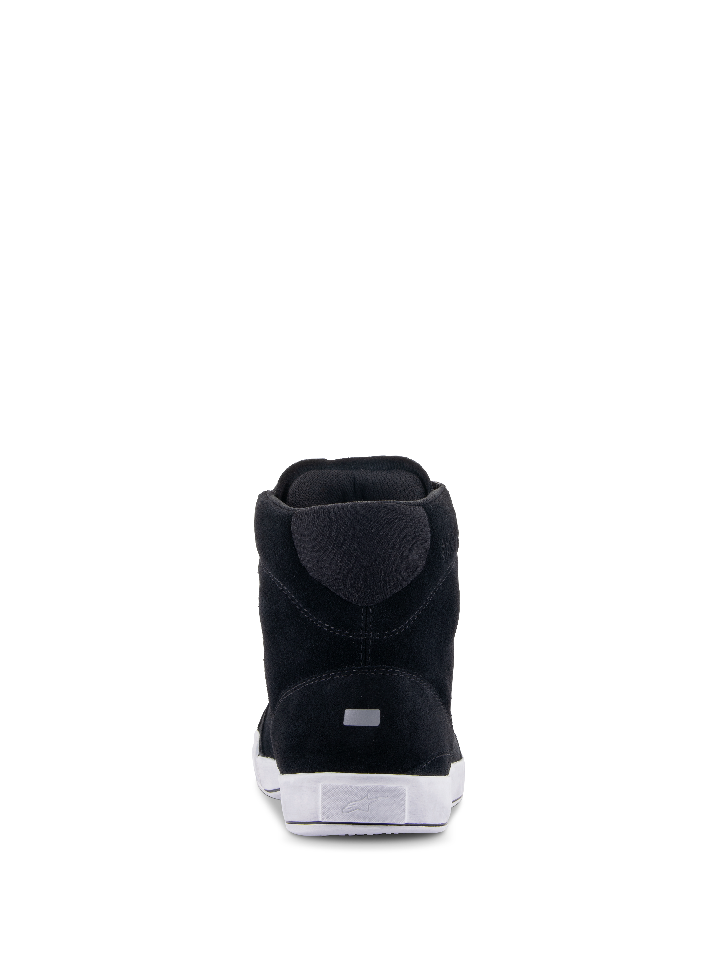 Alpinestars Chrome Shoes, miejskie buty motocyklowe, czarno-białe, widok z tyłu ukazujący konstrukcję z zamszu, biała gumowa podeszwa z logo na pięcie i mały odblaskowy prostokątny detal.