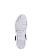 Alpinestars Chrome Shoes, widok białej zaawansowanej miejskiej podeszwy, z sześciokątnym wzorem bieżnika i wytłoczonym logo Alpinestars, codzienne obuwie motocyklowe
