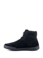 Alpinestars Chrome Air Shoe, miejskie buty motocyklowe, czarne, widok z profilu, wysoka konstrukcja typu sneaker z oddychającej siateczki i zamszu, płaska gumowa podeszwa